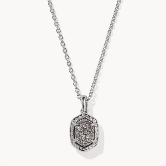 Kendra Scott Jewelry - NWT Kendra Scott Daphne Silver Framed Short Pendant Necklace in Platinum Drusy